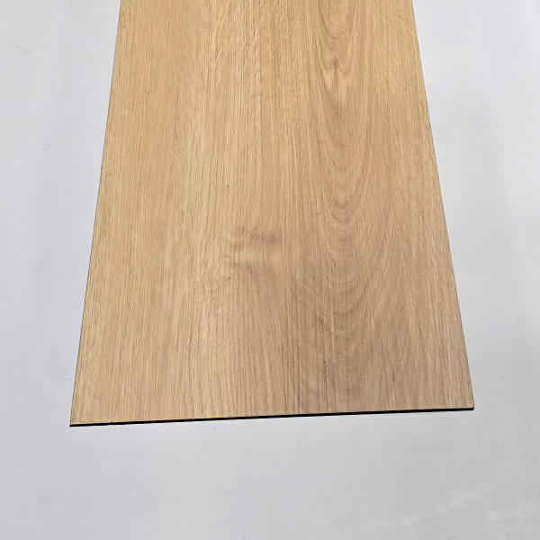 Klebevinyl Eiche Rhön – Hochwertiger Designboden für Boden und Treppensanierung