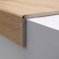 Treppenkante Typ Abdeckwinkel aus Wineo 1000 Purline zum Klicken Bioboden, Dekor Rustic Oak Taupe