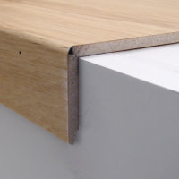 Treppenkante Typ Abdeckwinkel mit weiter Klick-Verbindung aus Wineo 1000 Purline zum Klicken Bioboden, Dekor Urban Concrete Dark