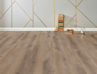 Treppenverkleidung aus Rigid-Klick-Vinyl XL-Diele mit Abdeckwinkel, Dekor Eiche Westerwald