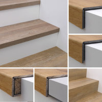 Treppenverkleidung/Treppenstufen aus Rigid-Klick-Vinyl Nutzschicht 0,55 mm Eiche Natur Living Abdeckwinkel mit Weiter-Klickverbindung